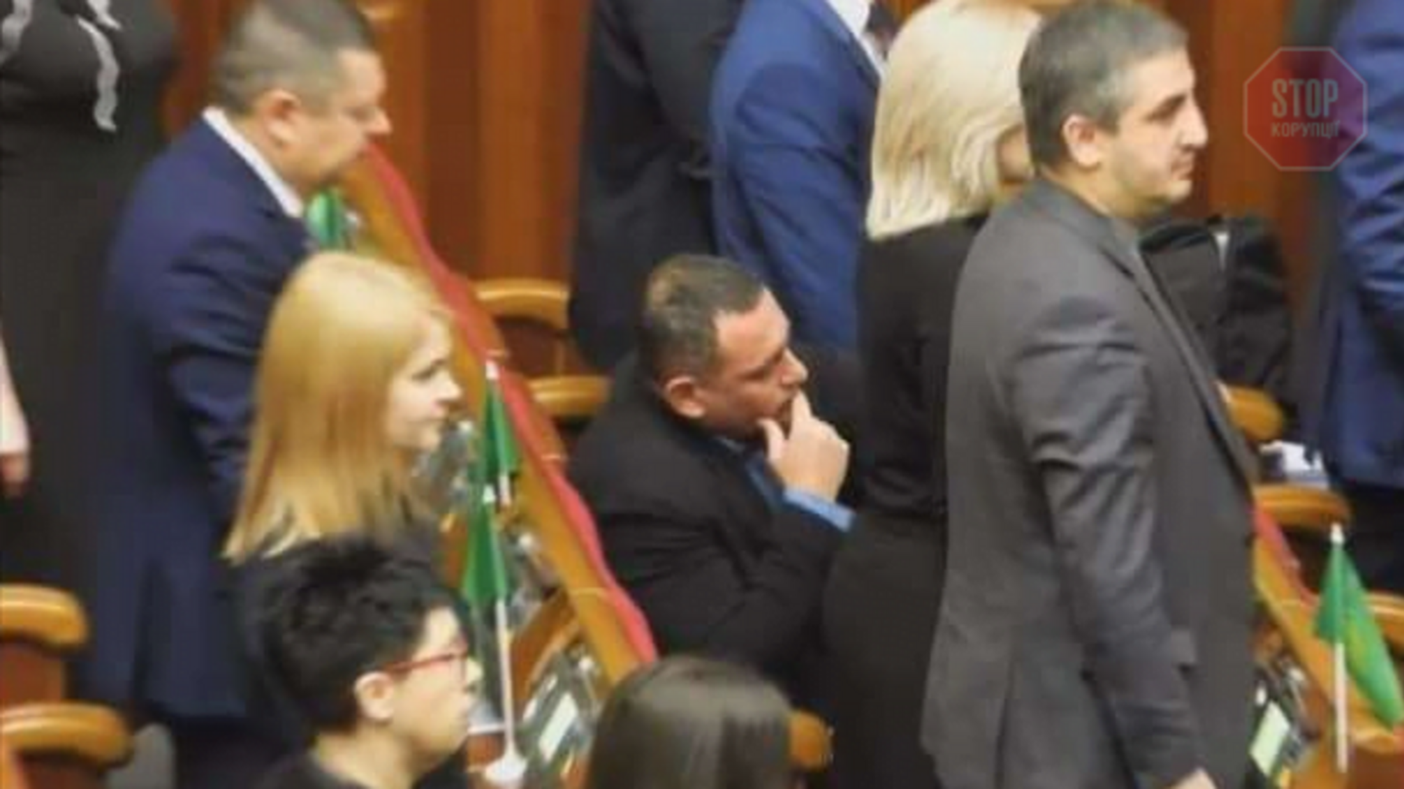 Нардеп від 'СН' відверто проігнорував вшанування Героїв Небесної Сотні (відео)