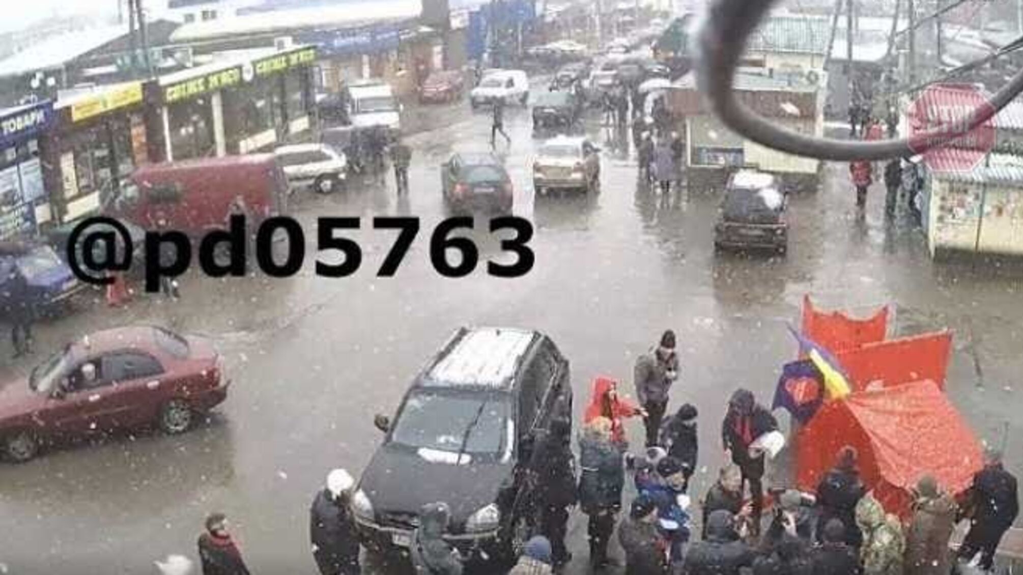 На Харківщині невідомі розгромили намети Шарія (відео)