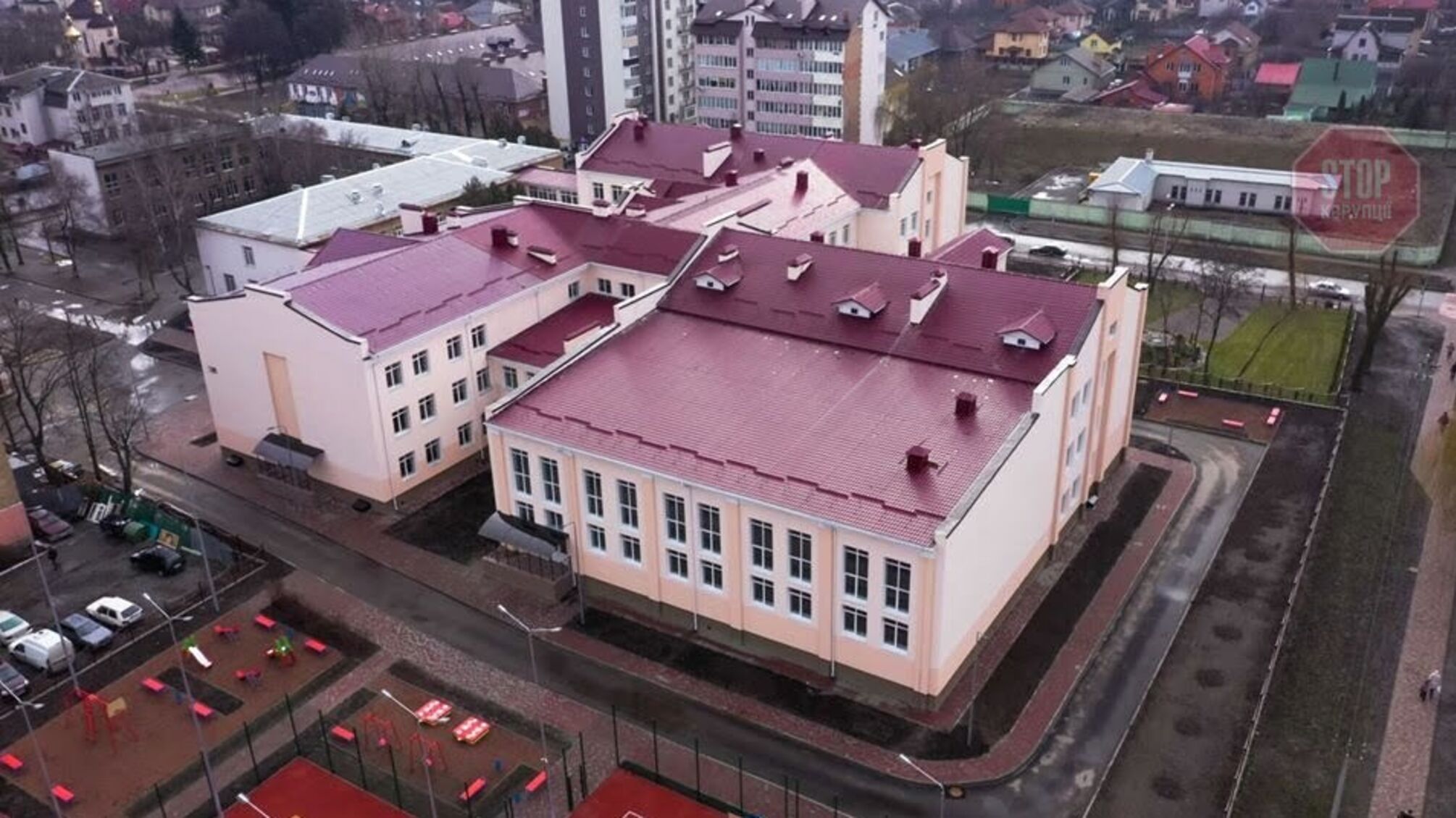 Школу у Вишневому, яку будували протягом 13 років, відкриють цього місяця (фото)