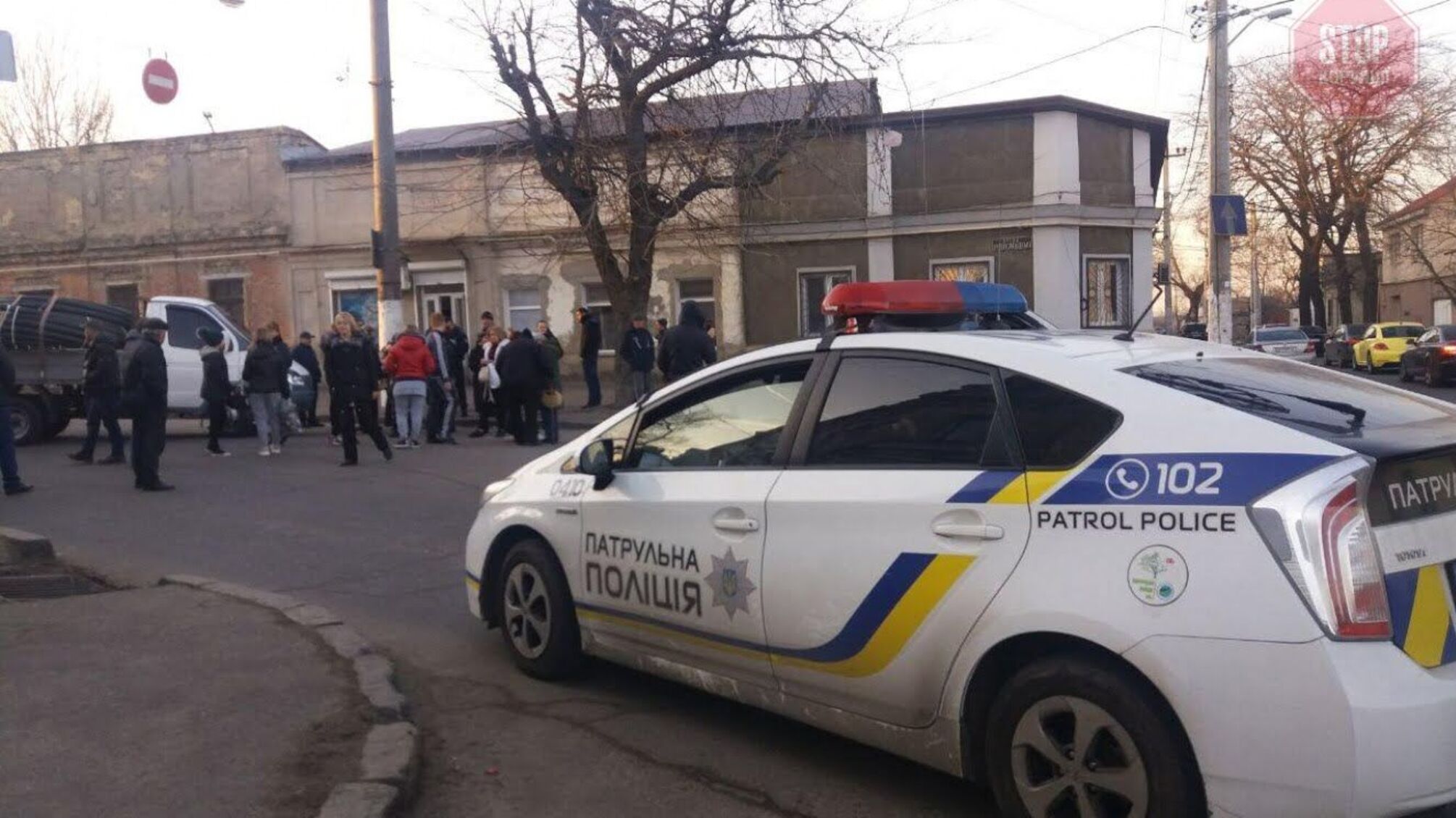 Третій день без світла: одесити перекрили дорогу, аби дали електроенергію (фото, відео)