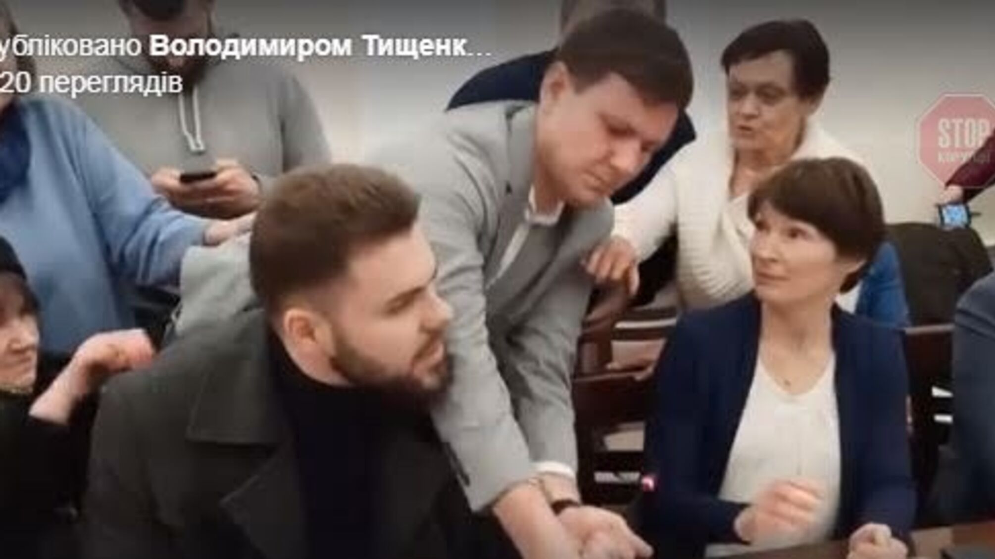 Депутат від 'Свободи' вирвав мікрофон колишньому однопартійцю (відео)