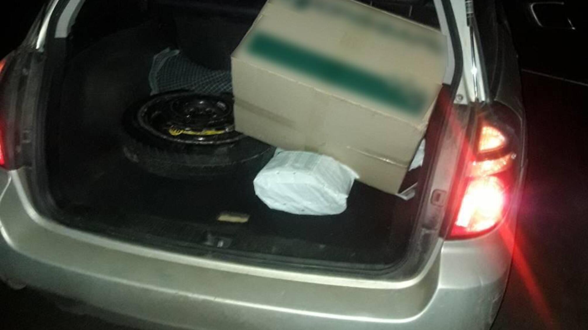 На Черкащині затримали групу осіб, які на ходу викрадали вантаж з фур