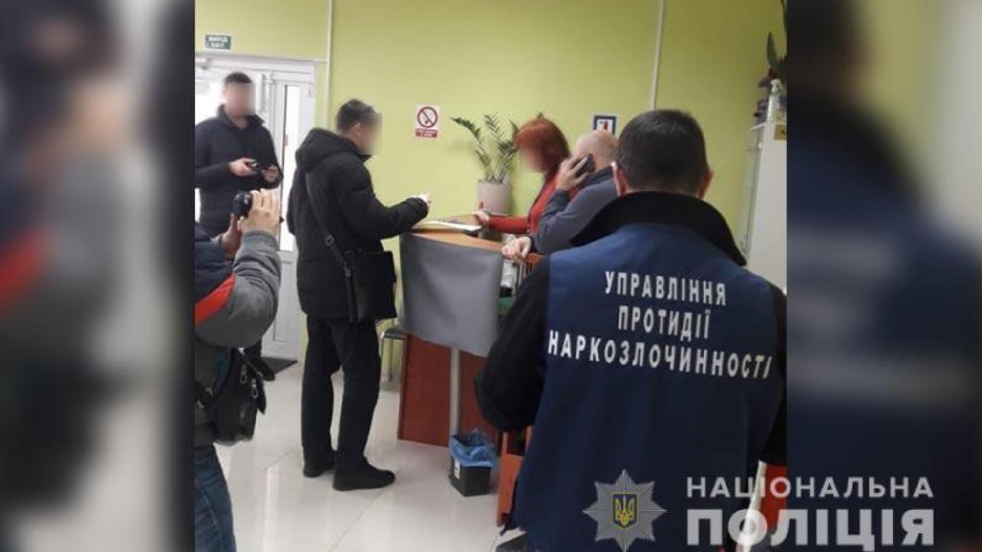 На Полтавщині поліція викрила посадових осіб приватного медичного центру у продажу рецептів на психотропи та наркотики
