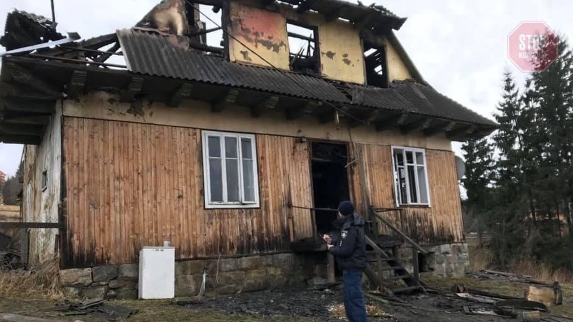 У Ворохті чоловік підпалив будинок з дітьми та дорослими (фото)