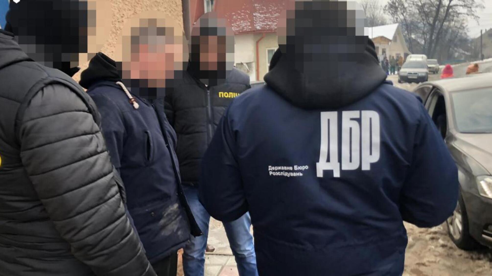 Хабар за контрабанду тютюну - ДБР затримало прикордонника