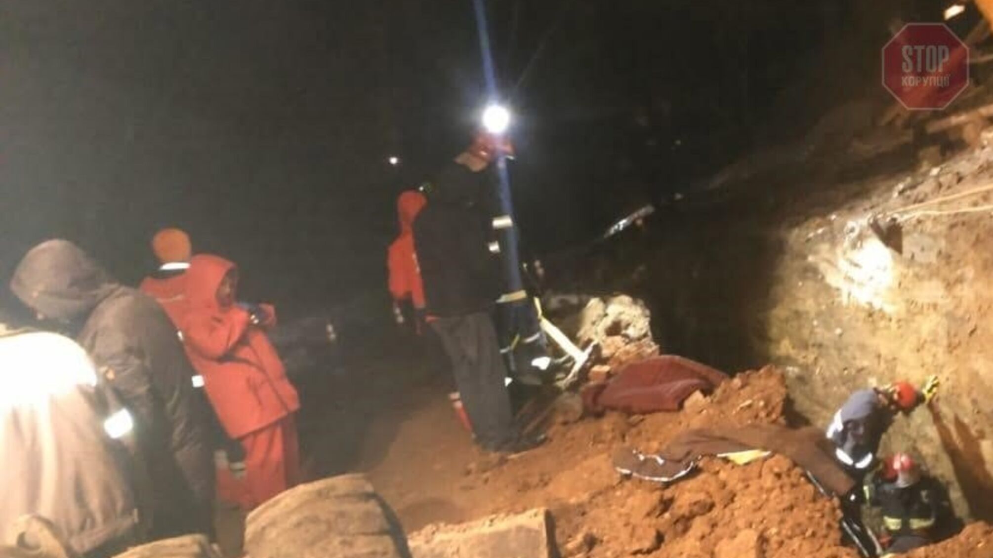 Нещасний випадок на будівництві в Тернополі: двоє людей загинуло (фото)