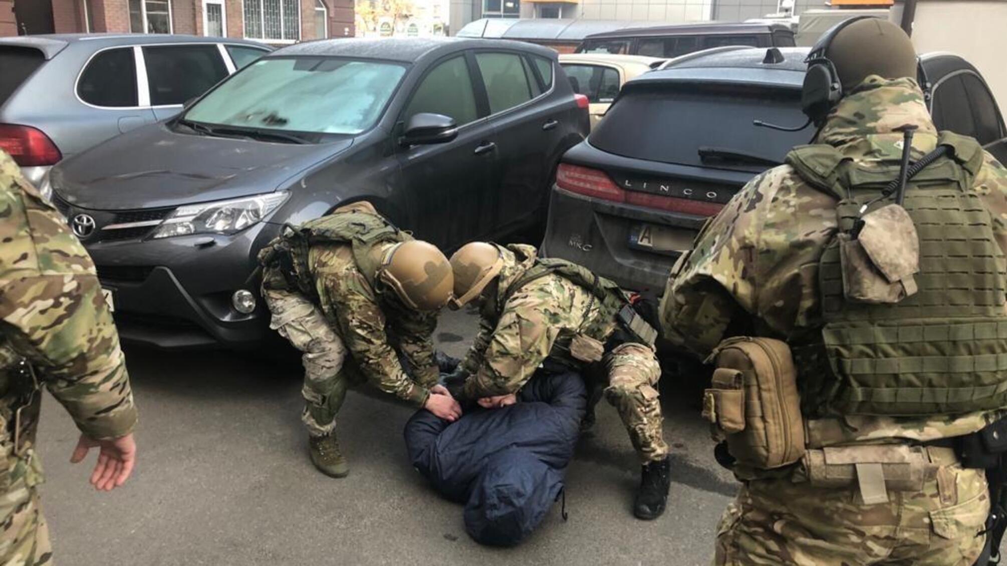 Підозрюваний у скоєнні замовних вбивств незаконно отримав громадянство України