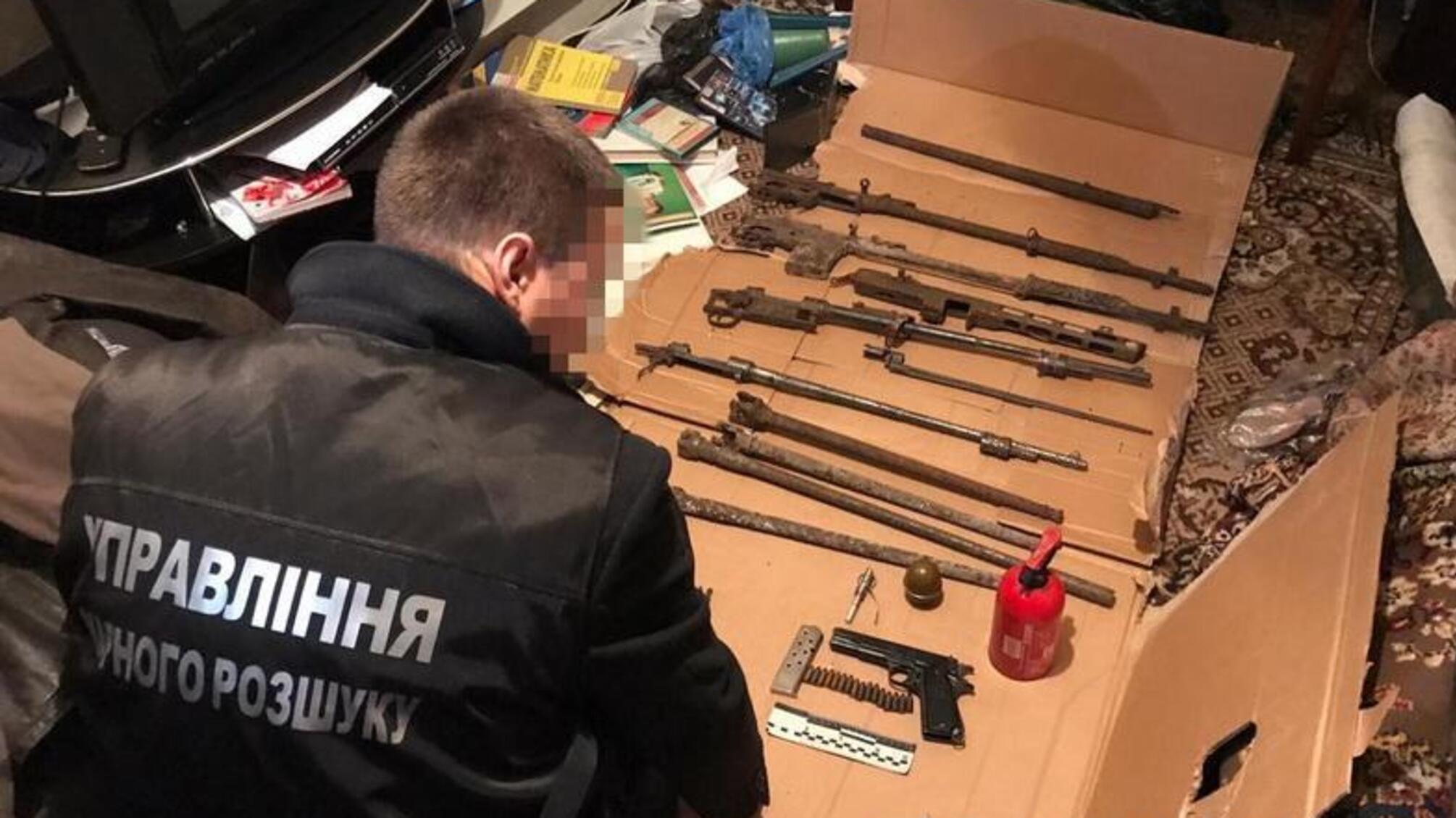 На Луганщині правоохоронці вилучили арсенал зброї