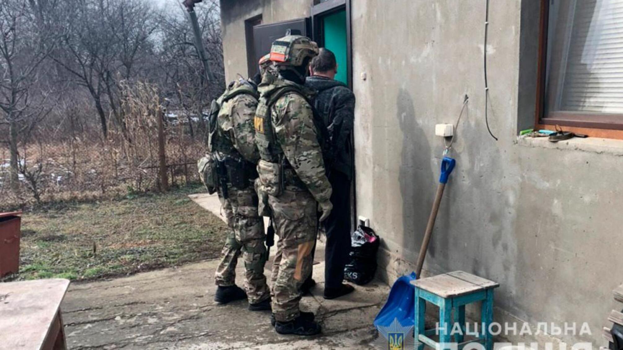 У Чернівцях правоохоронці припинили діяльність підпільної зброярні