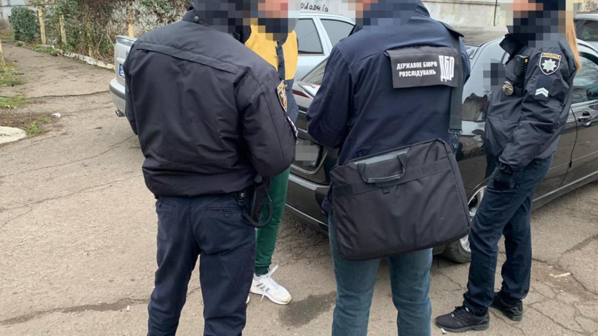 Збут наркотиків в особливо великих розмірах - прикордонник відповість у суді