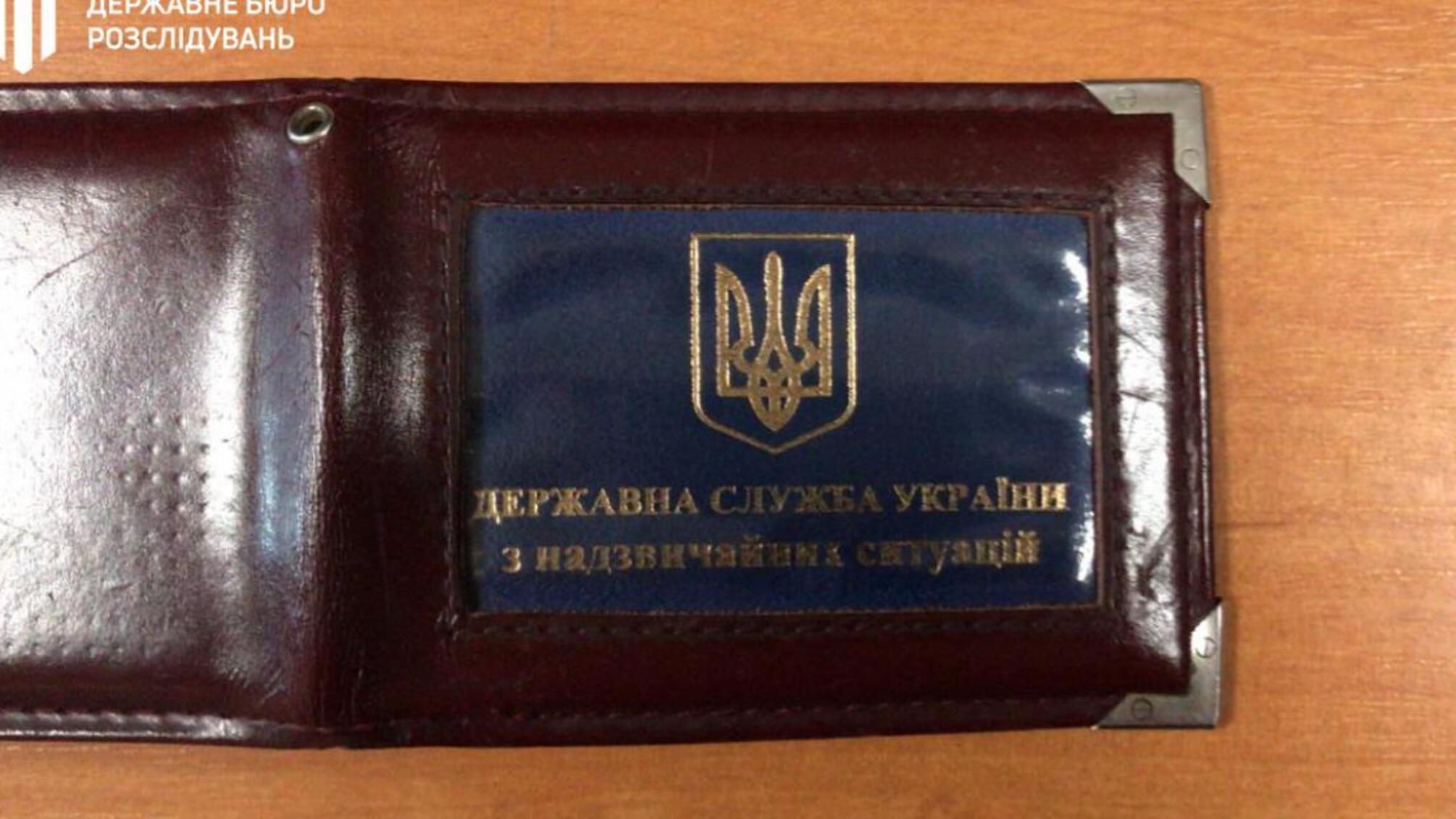 Хабар за уникнення відповідальності за вигадані порушення – ДБР затримало інспектора ДСНС