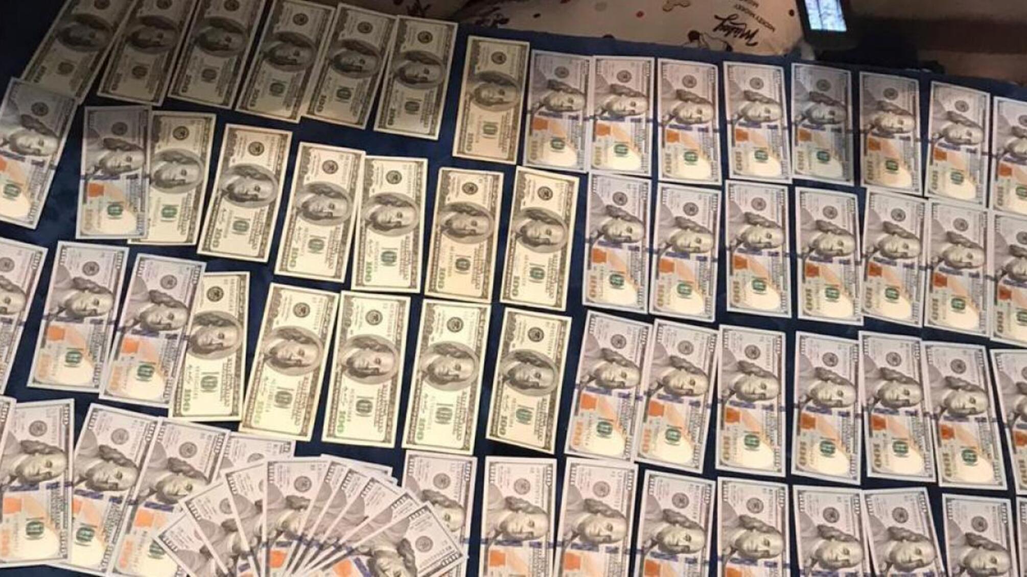 25000 доларів США за зміну кваліфікації злочину - ДБР затримало прокурора та посередника