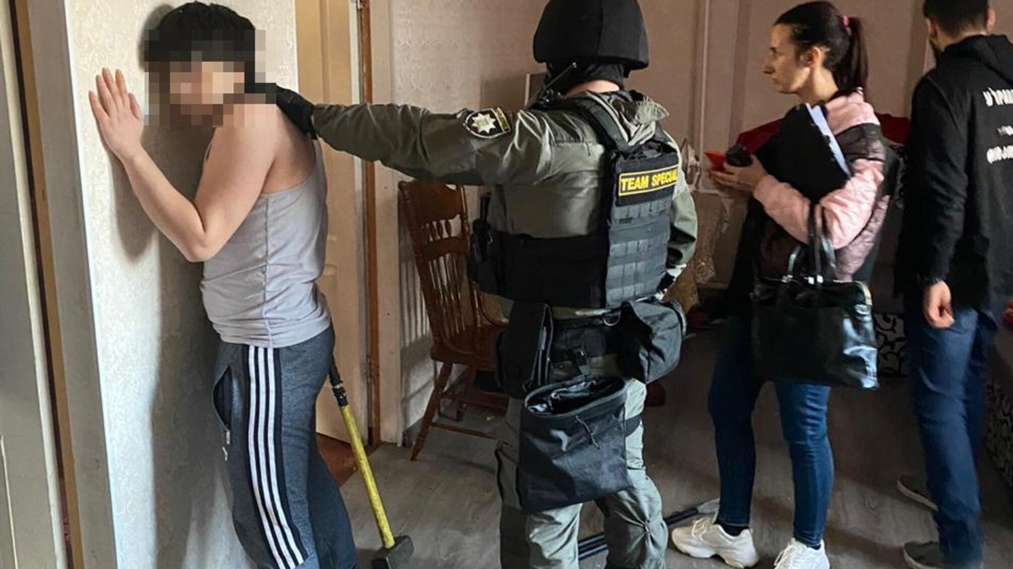 Поліцейські затримали етнічну групу за збут наркотиків на території Києва