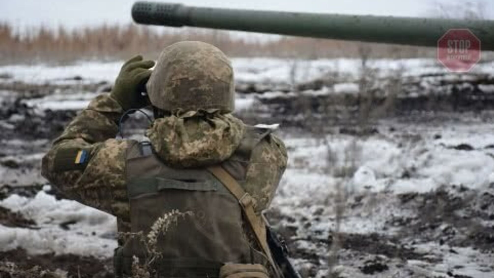 На Донбасі поранили військового