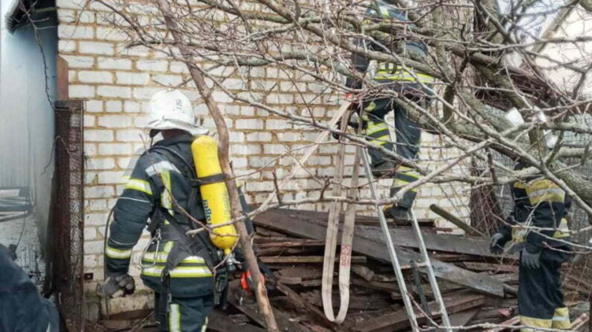 Минулої доби рятувальники Кіровоградщини приборкали 3 пожежі у житловому секторі