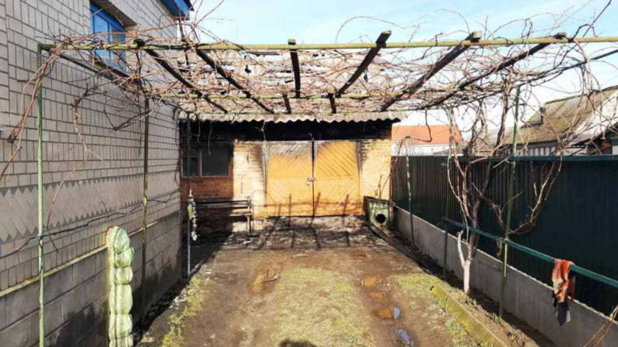 Житомирська область: під час самостійного гасіння пожежі чоловік отримав опіки