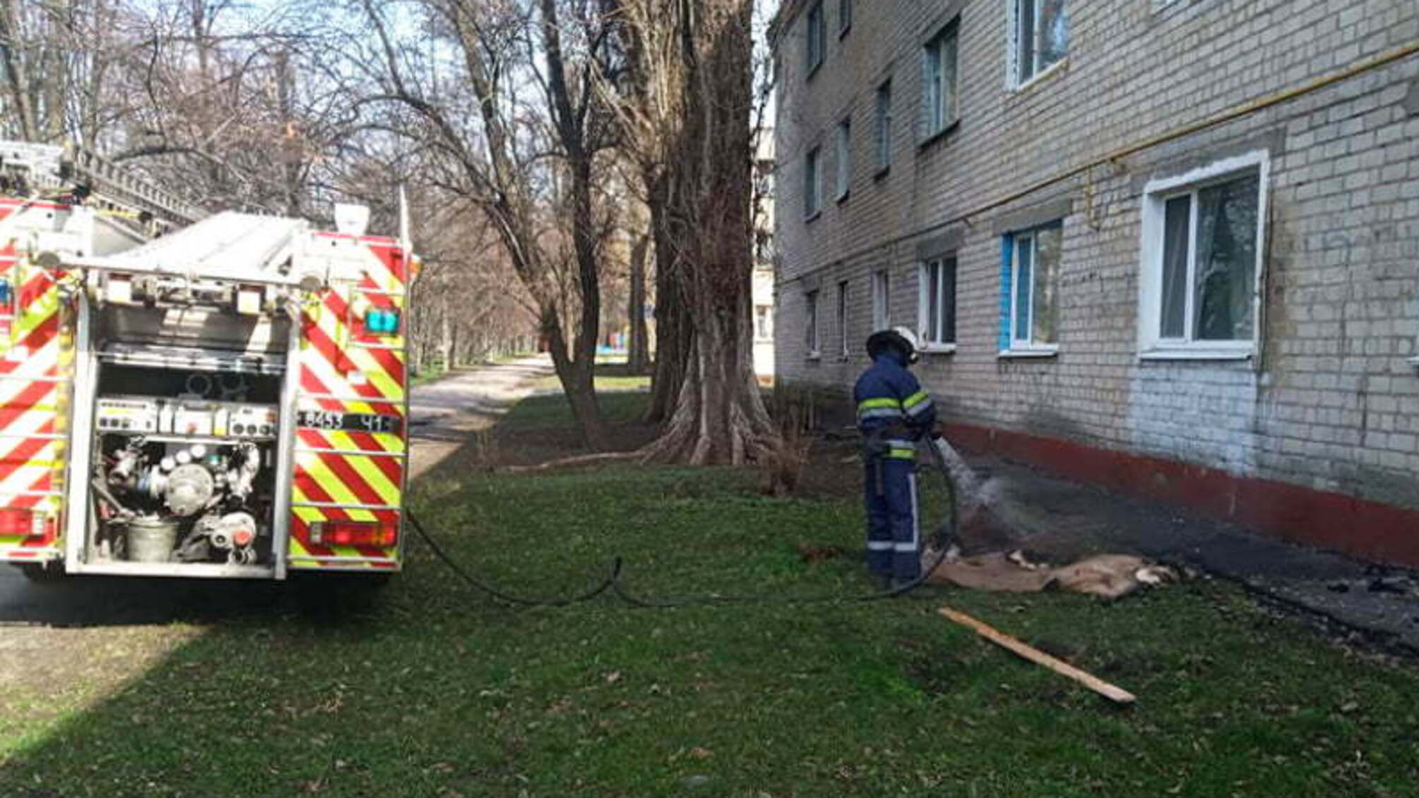 Полтавська область: під час гасіння пожежі в квартирі вогнеборці врятували 3 людей