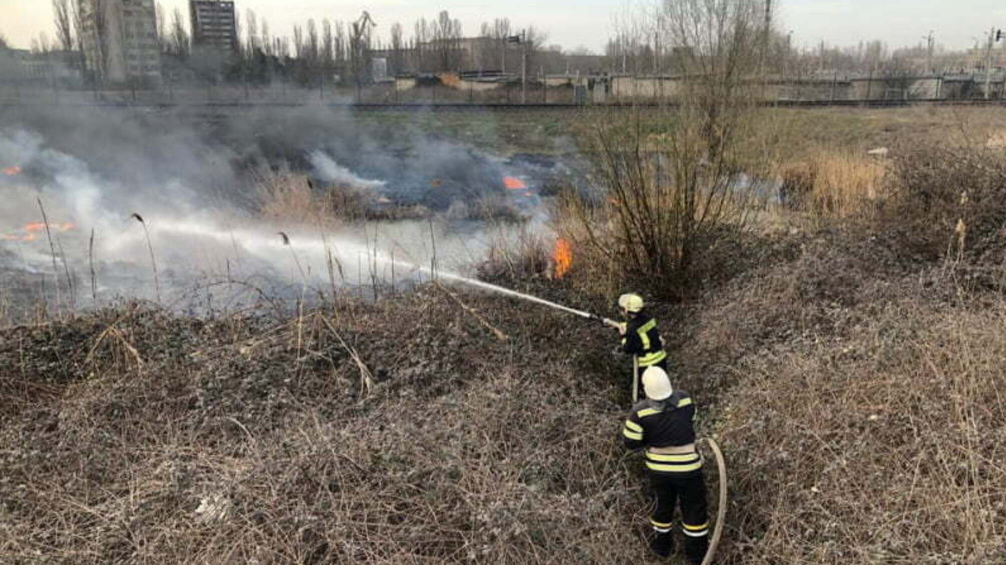Миколаївська область: протягом доби вогнеборці загасили 4 пожежі сухостою