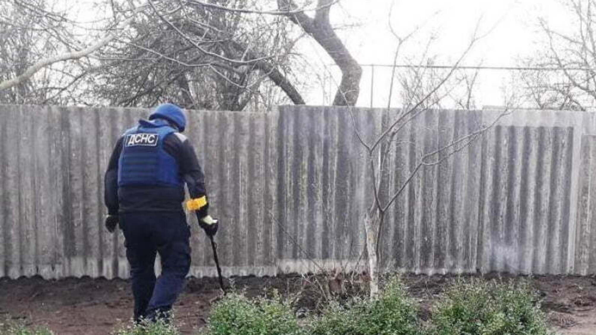 На Чернігівщині піротехніки ДСНС знищили 10 артилерійських снарядів калібром 30 мм часів Другої світової війни