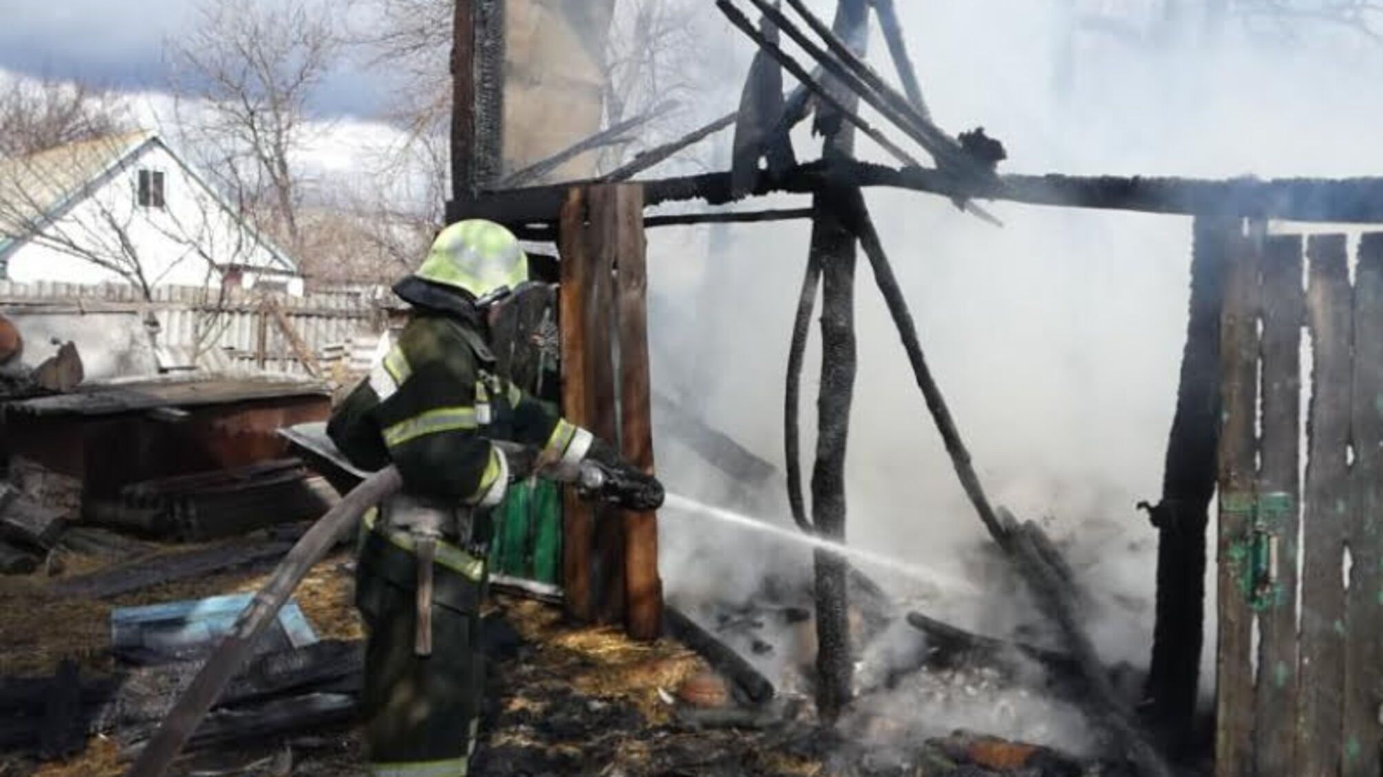 Черкаська область: ліквідовано пожежу надвірної споруди (ВІДЕО)