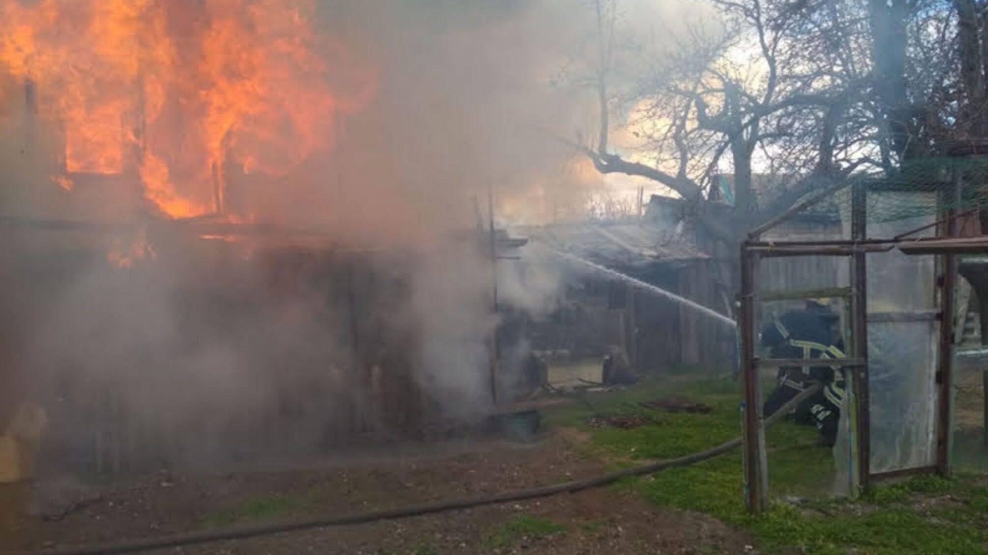 Дніпропетровська область: рятувальники ліквідували пожежу в господарчій споруді