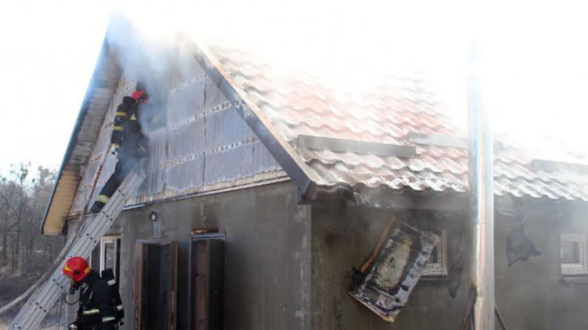 м. Хмельницький: вогнеборці приборкали пожежу приватного будинку