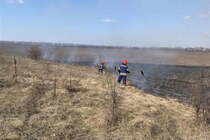 Черкаська область: рятувальники ліквідували масштабну пожежу сухої трави