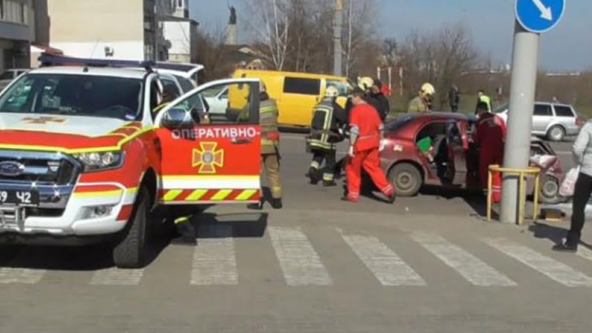 У Сумах рятувальники визволили постраждалого із понівеченого авто (ВІДЕО)