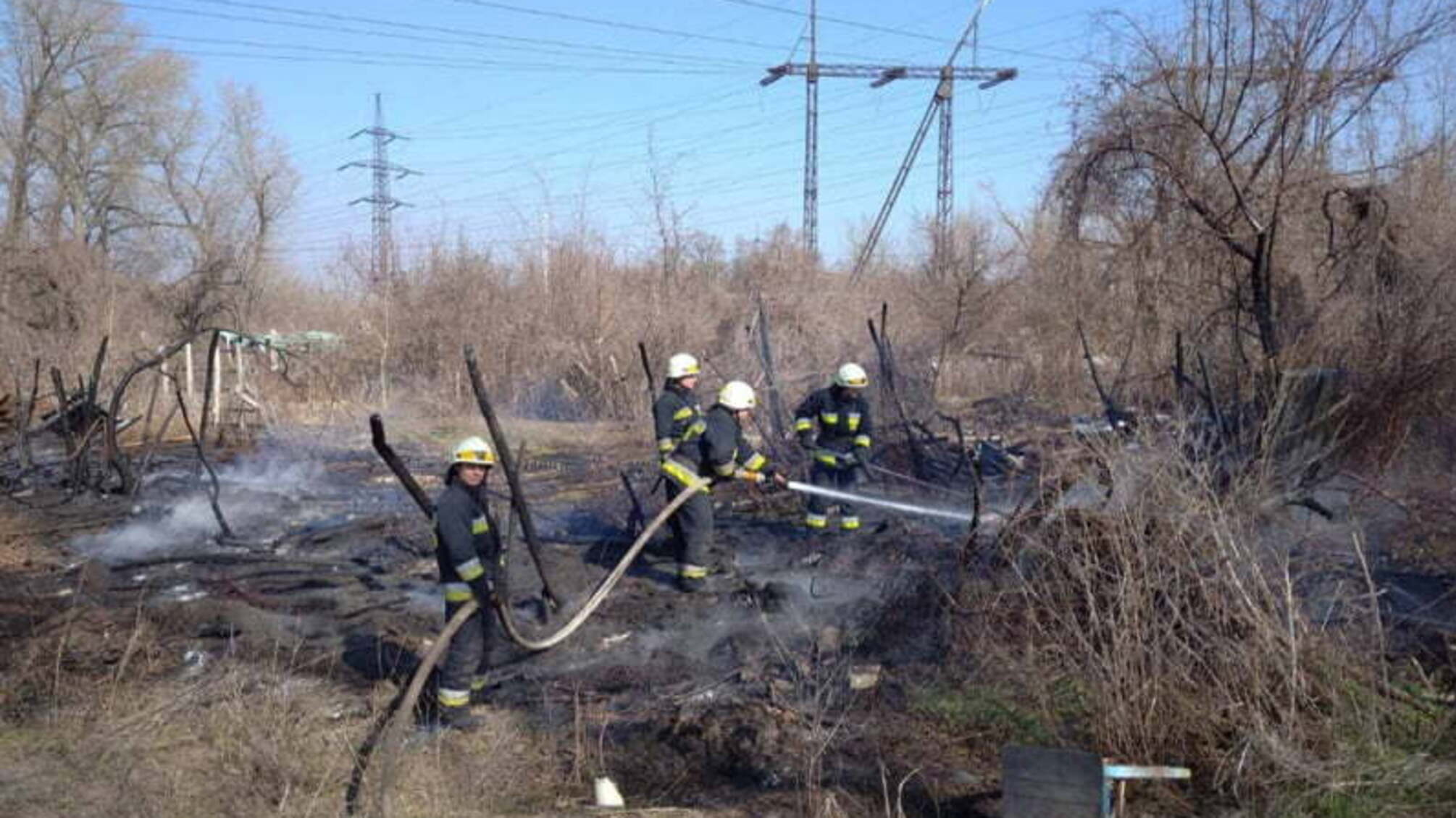 м. Дніпро: рятувальники розпочали день з ліквідації пожеж в екосистемах