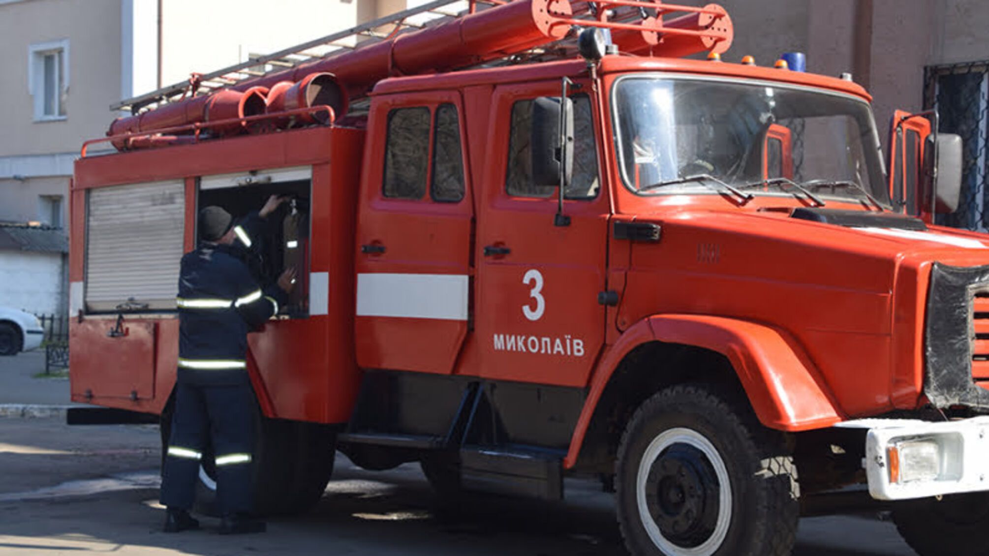 Миколаїв: вогнеборці загасили пожежу у побутовому приміщенні райвідділу поліції