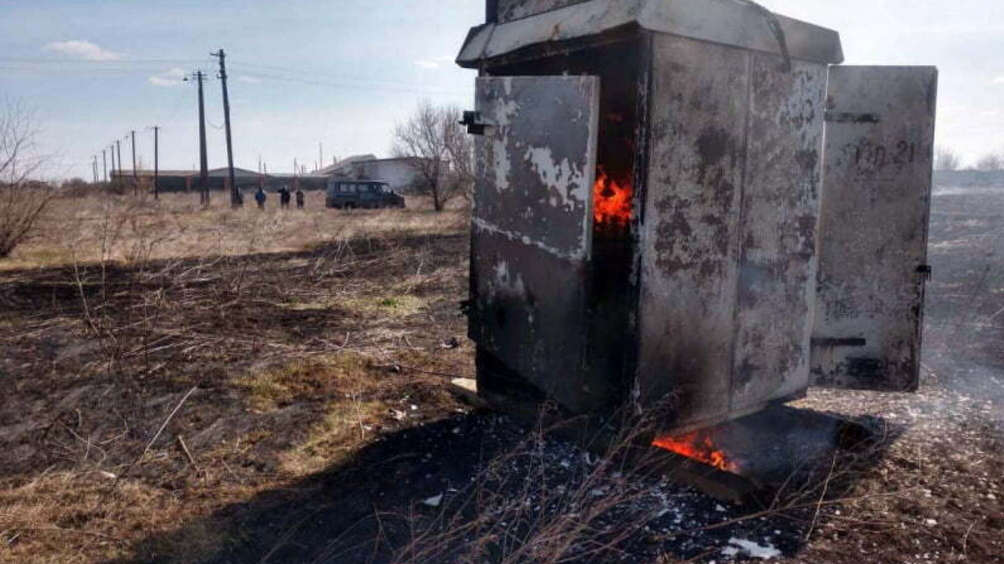 Дніпропетровська область: вогнеборці загасили загорання сухої трави та трансформаторної підстанції