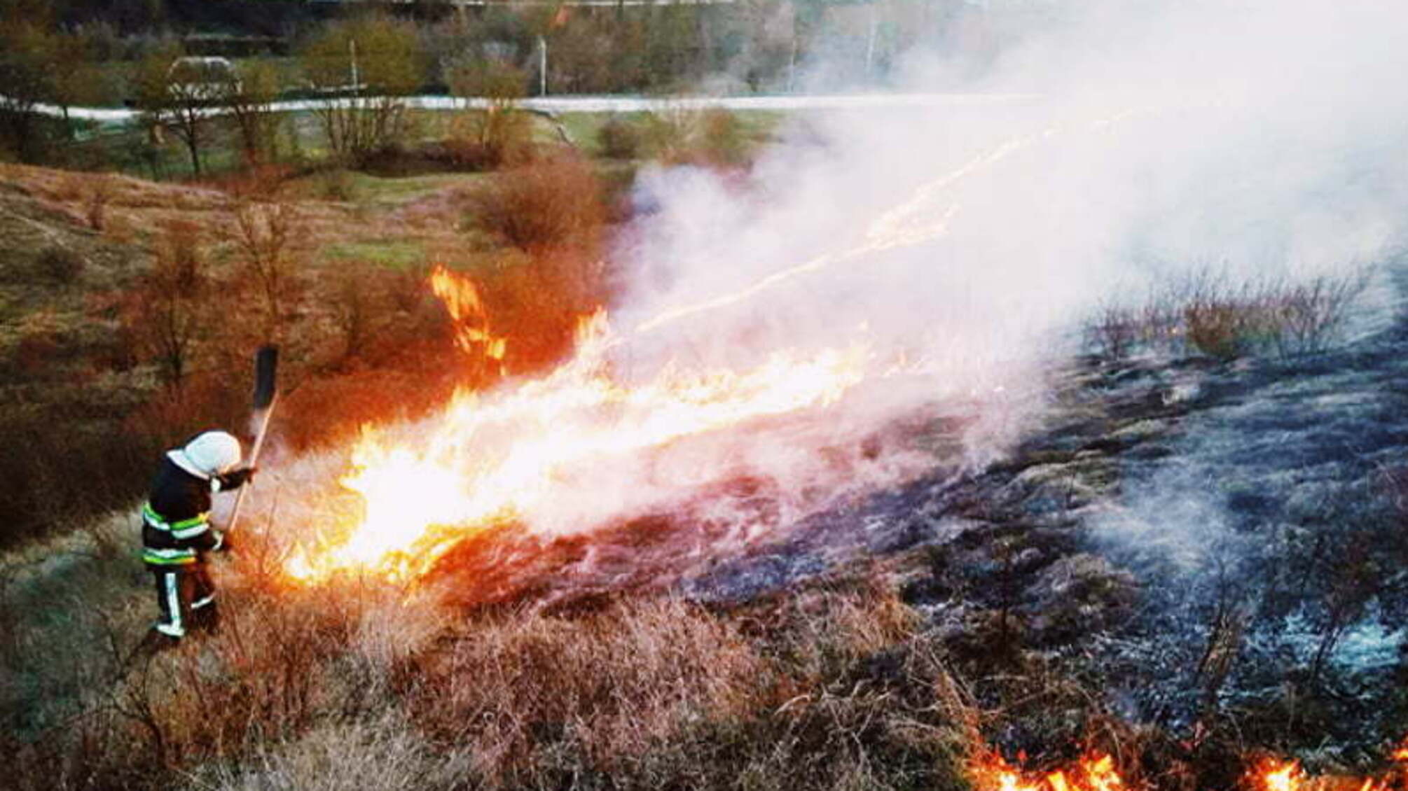 Хмельницька область: за минулу добу вогнеборці ліквідували 10 пожеж на відкритій території