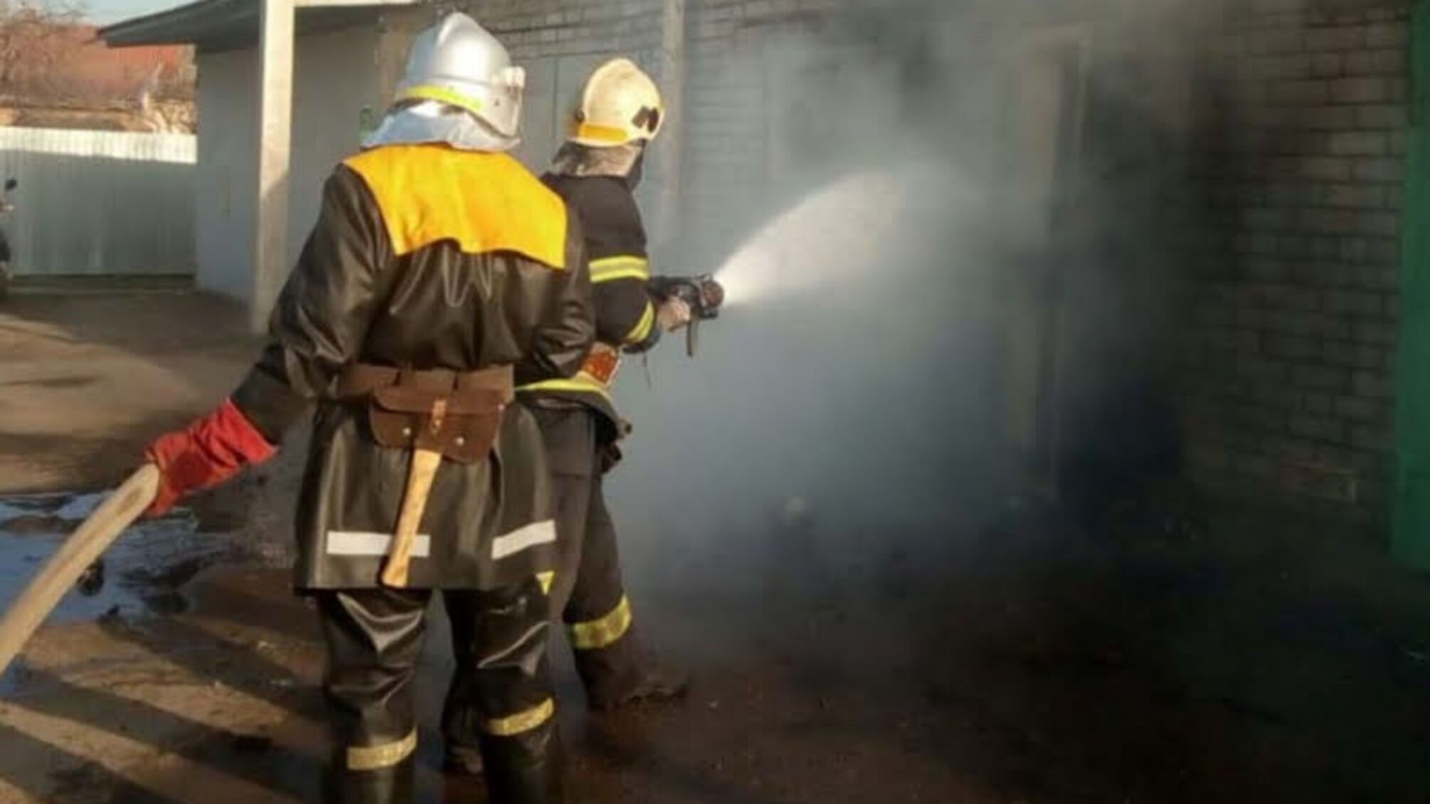 Дніпропетровська область: надзвичайники ліквідували пожежу в гаражі