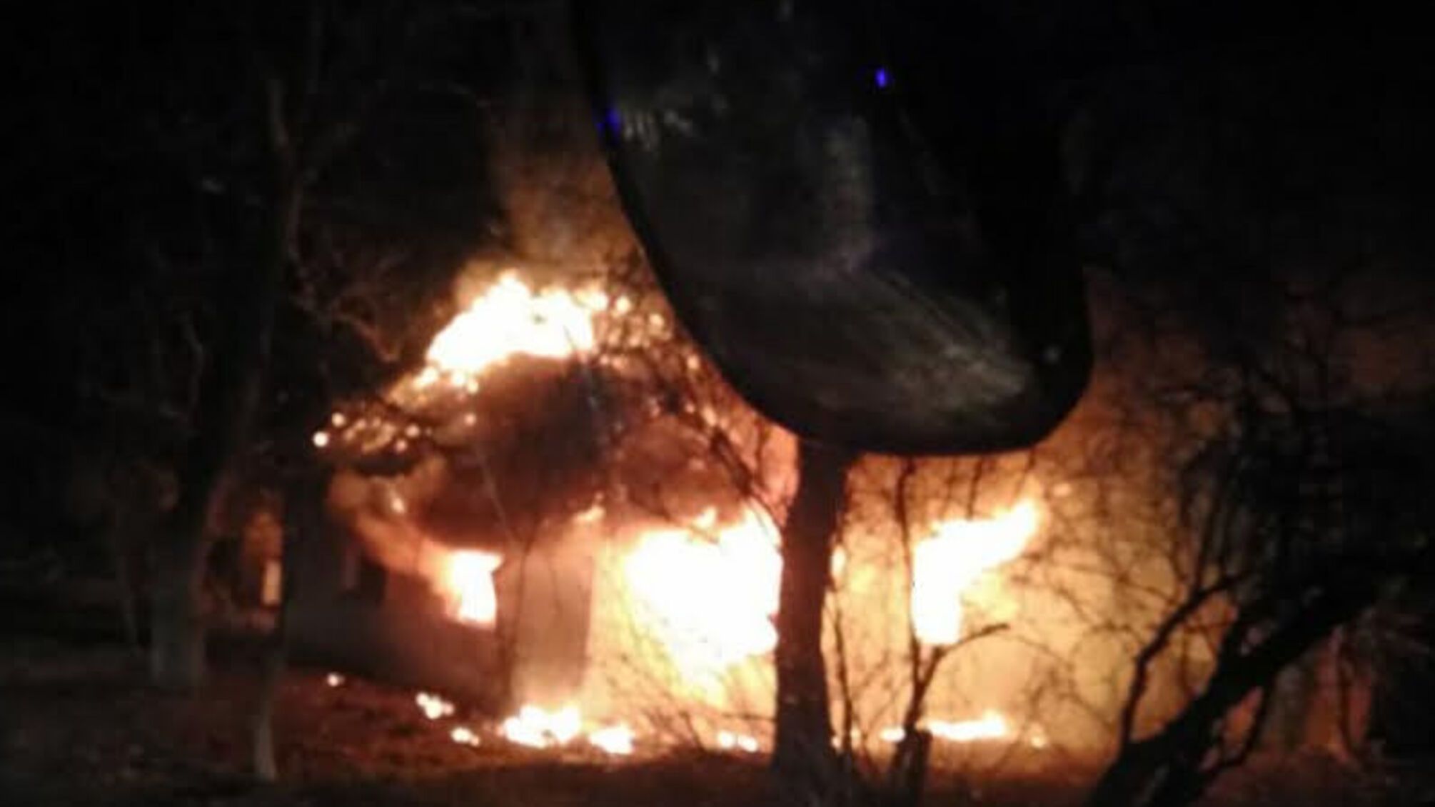 На Хмельниччині вогнеборці ліквідували пожежу житлового будинку, в результаті якої постраждало троє людей (ВІДЕО)