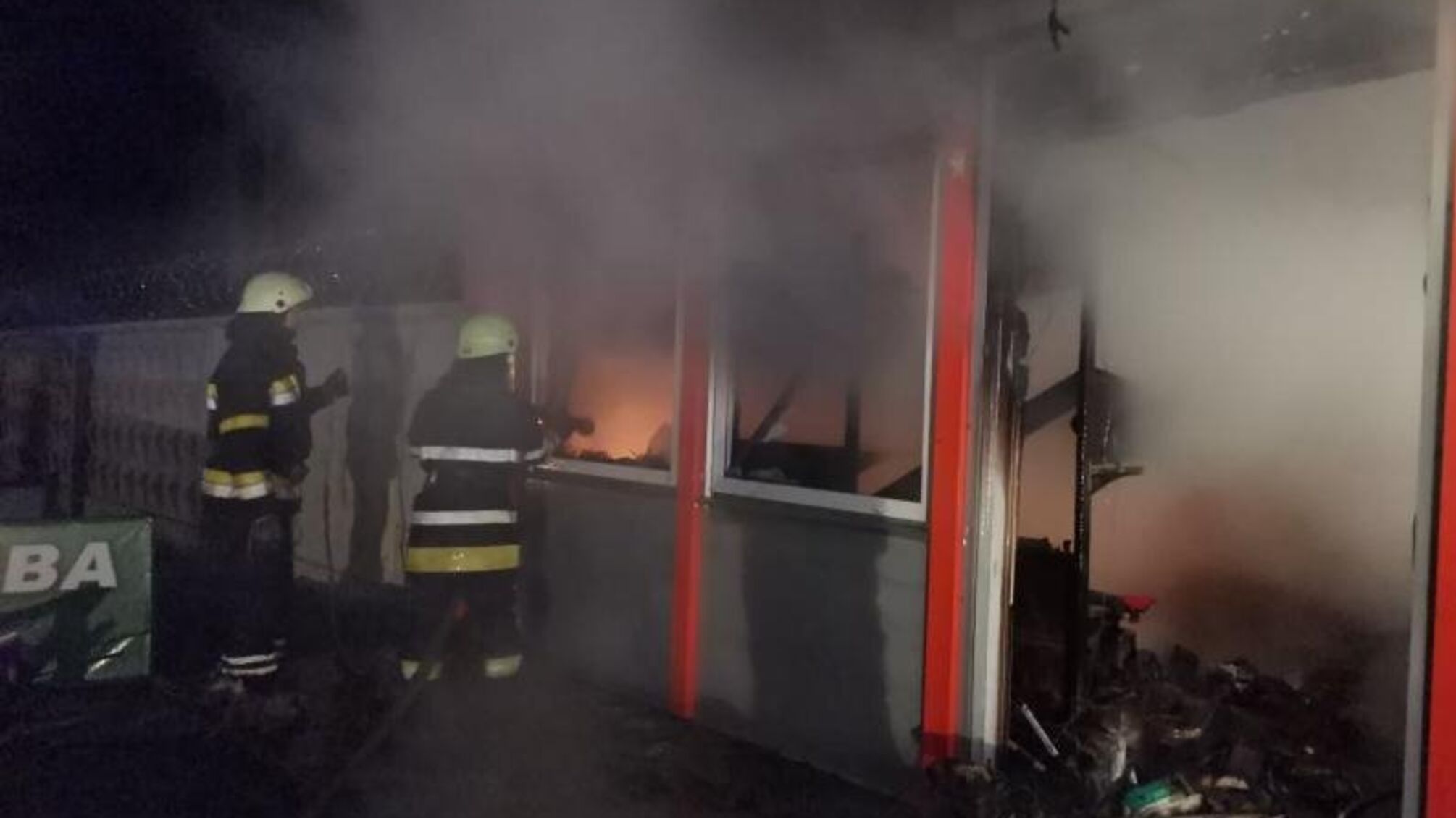 Київська область: рятувальники ліквідували загоряння магазину