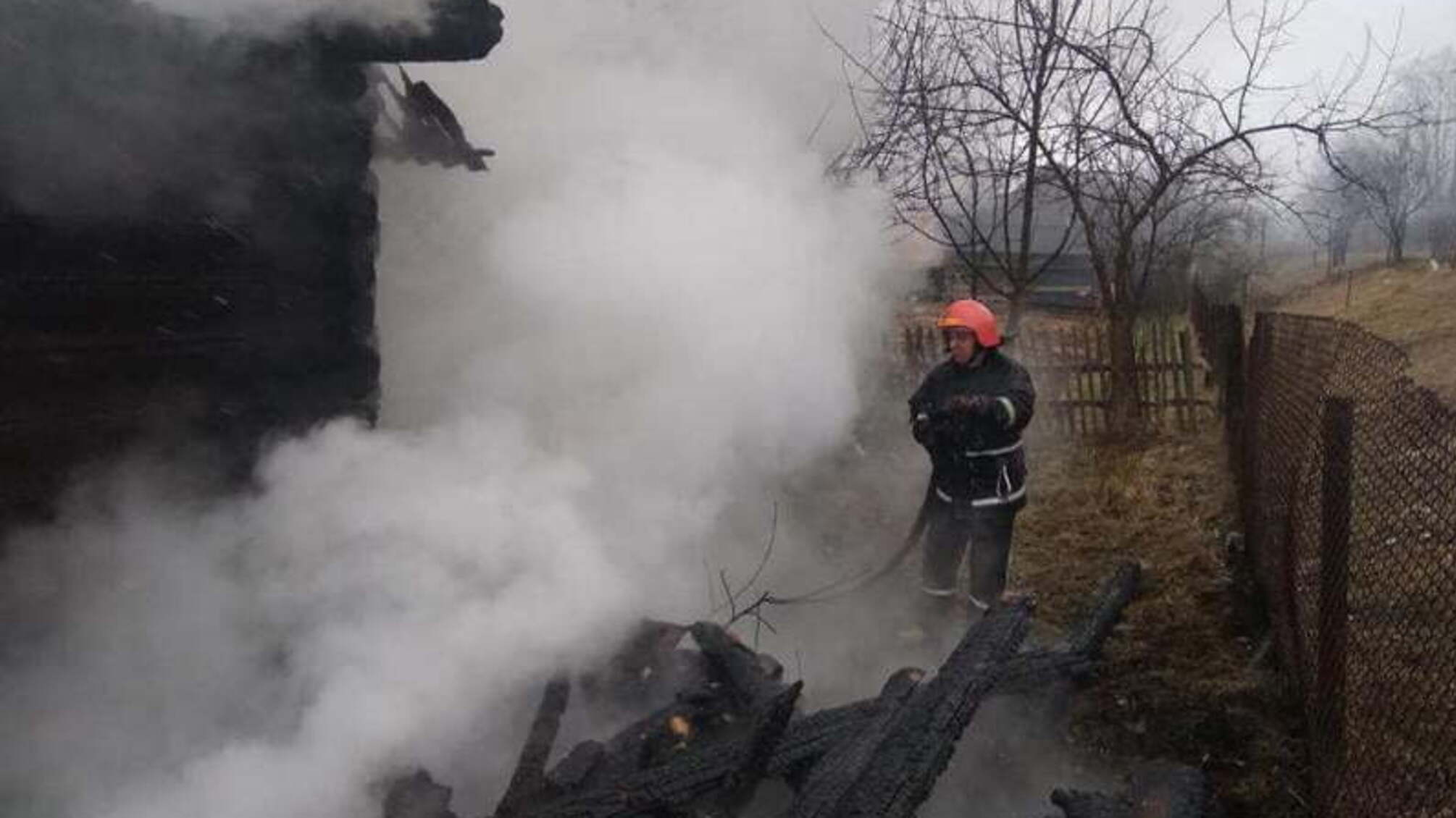 Львівська область: вогнеборці ліквідували займання в дерев’яному житловому будинку