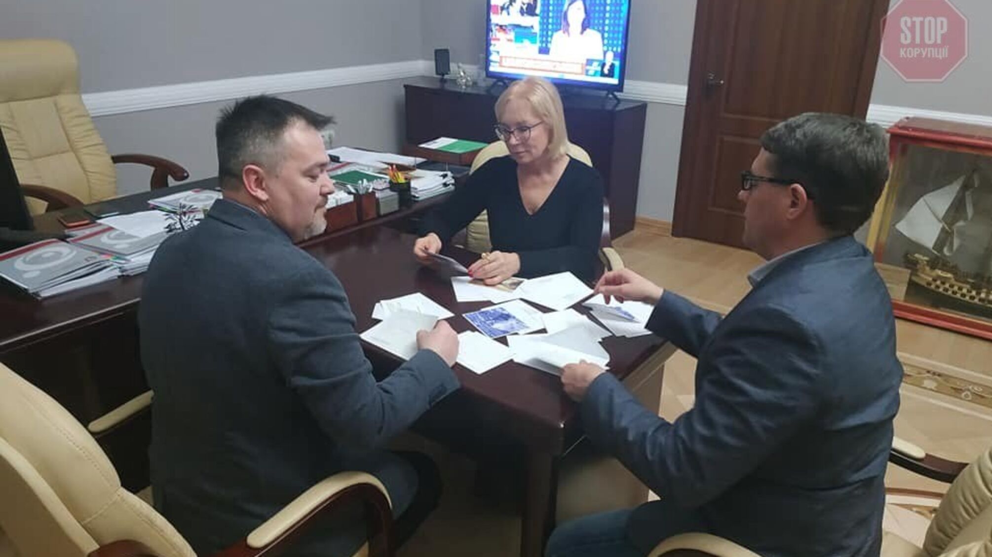 Ексбранець Кремля Сущенко попросив Денісову передати політв'язням листівки від студентів (фото)