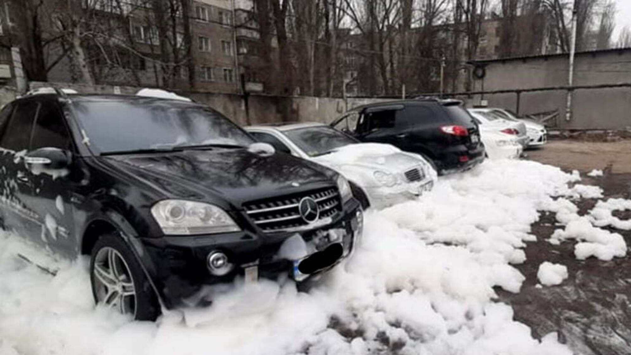 Миколаїв: внаслідок пожежі постраждали одразу чотири автівки