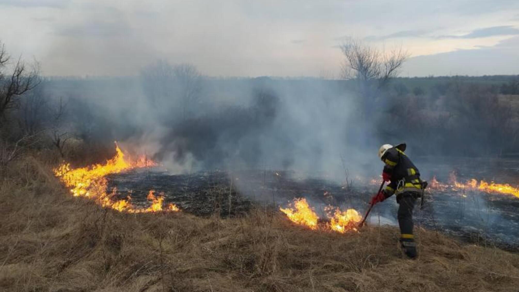 На Кіровоградщині минулої доби вогнеборці ліквідували 8 займань різного характеру