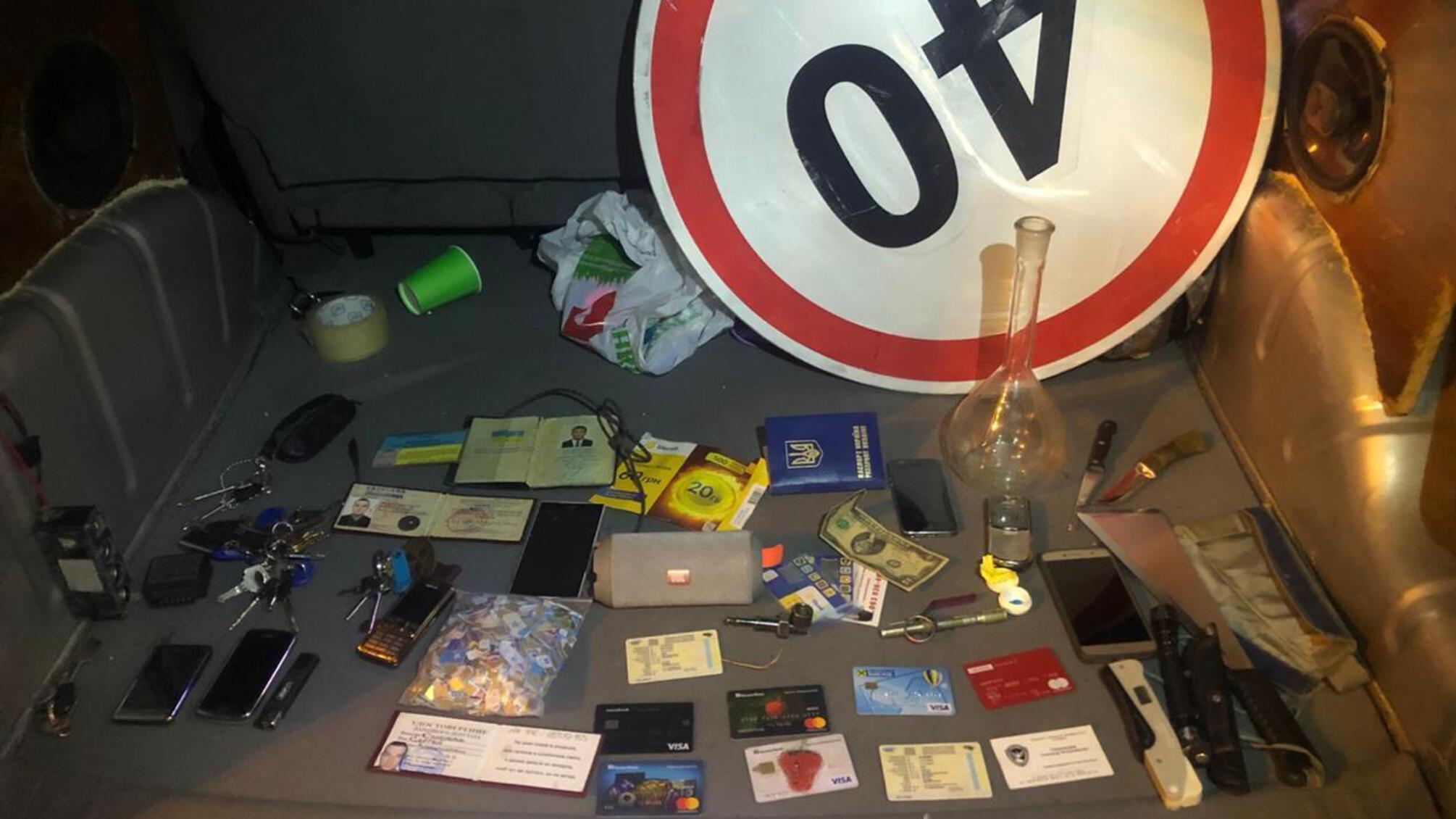 На Київщині поліція затримала зловмисника, який представившись прокурором, пограбував чоловіка