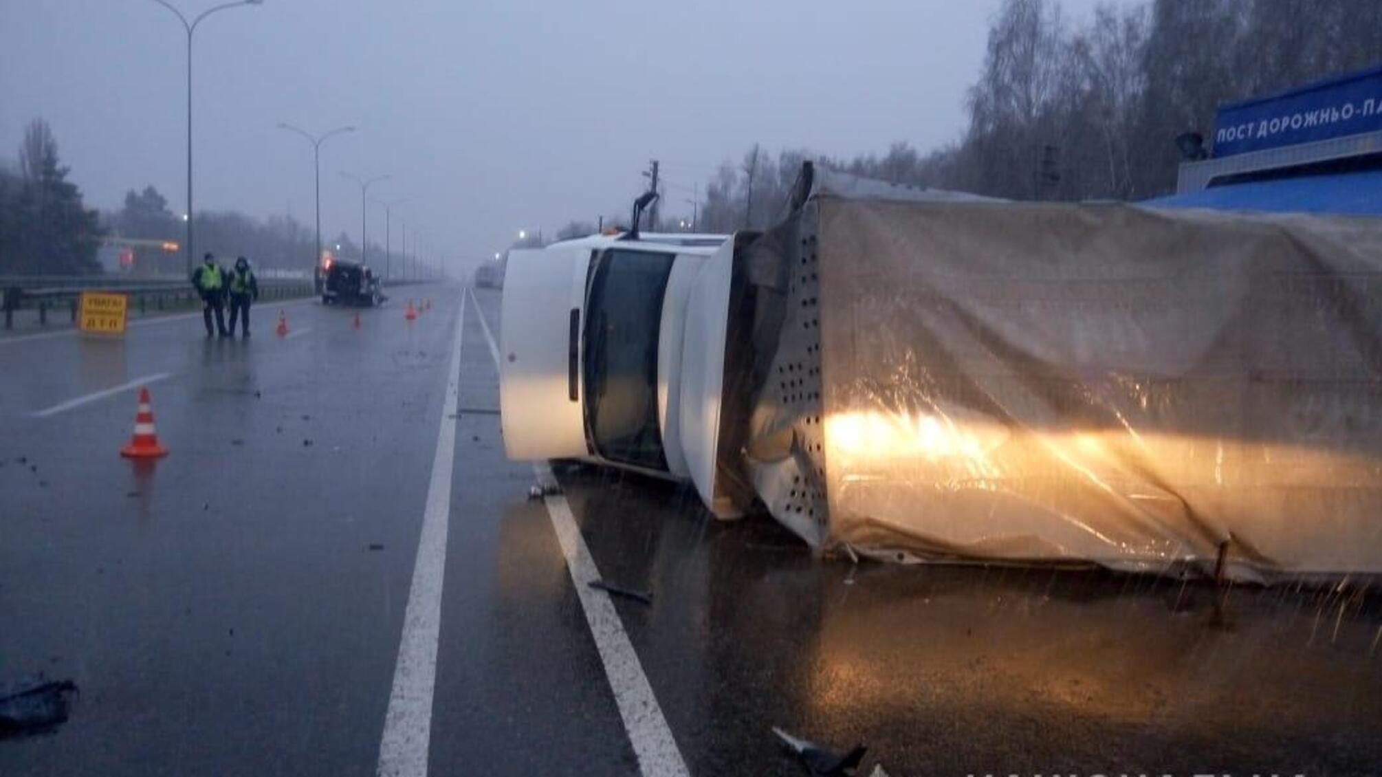 На Київщині в результаті дорожньо-транспортної пригоди постраждало семеро людей