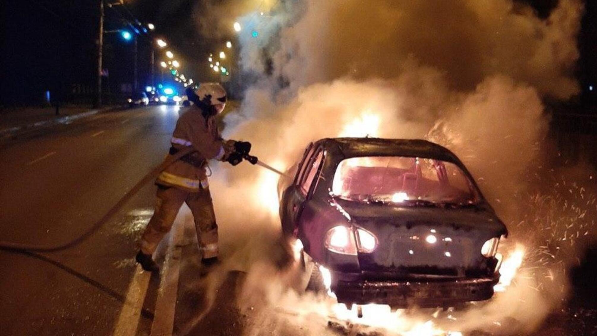 м. Київ: Ліквідовано загоряння автомобіля внаслідок ДТП
