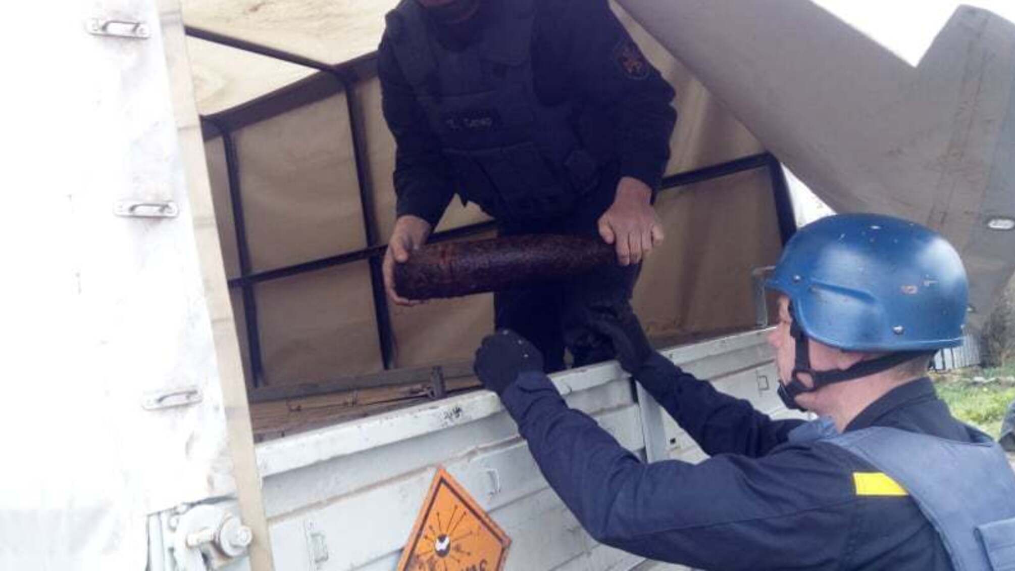 Миколаївська область: піротехніки ДСНС знищили артилерійський снаряд