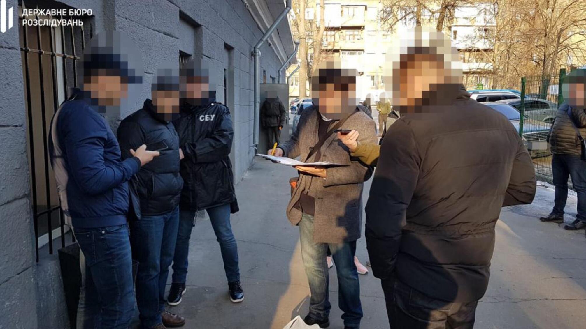 1500 доларів США за звільнення із військової служби — ДБР затримало медика-нацгвардійця