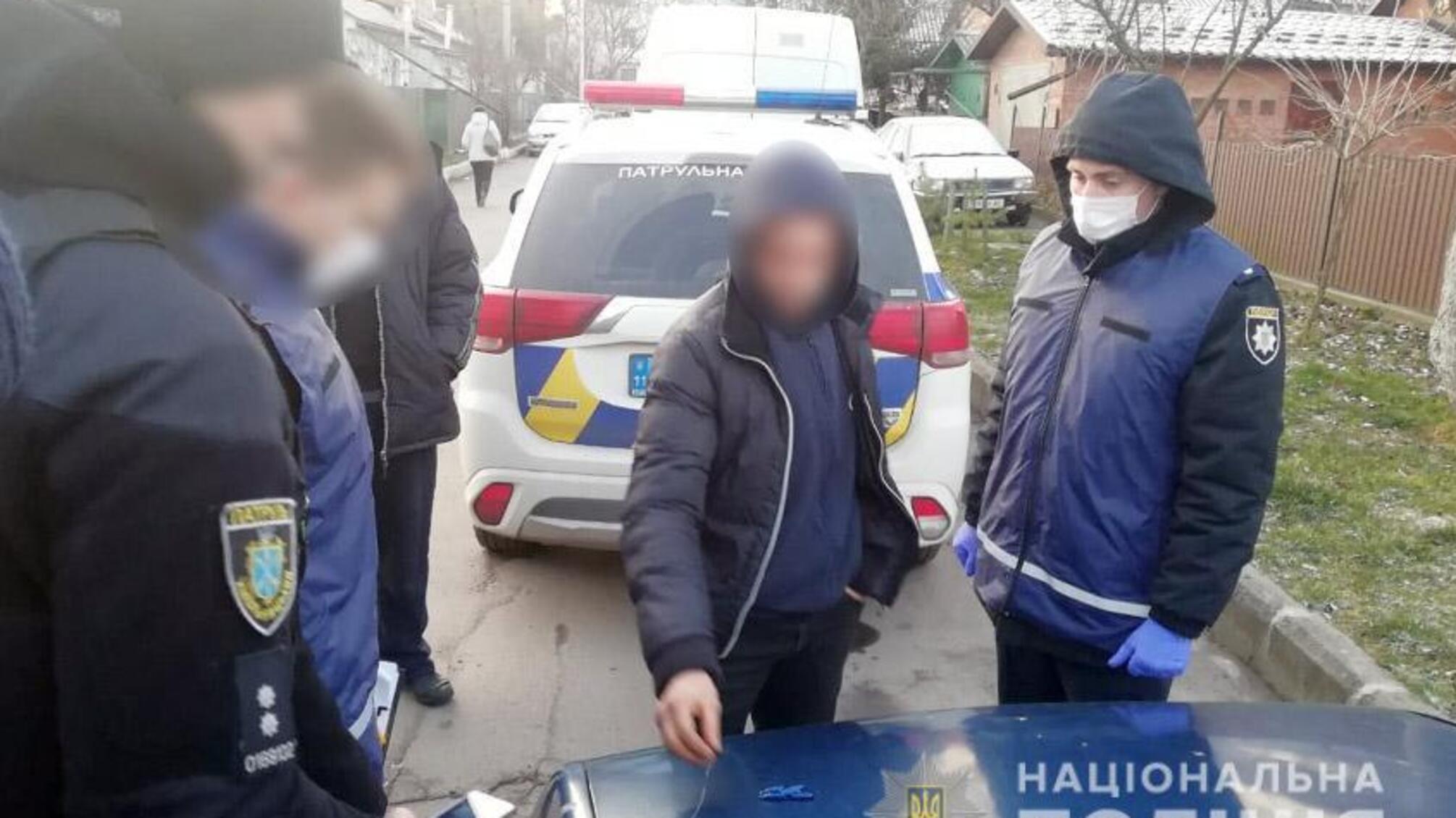 Хмельницькі поліцейські вилучили в закладчика-гастролера наркотиків на 180 тисяч гривень