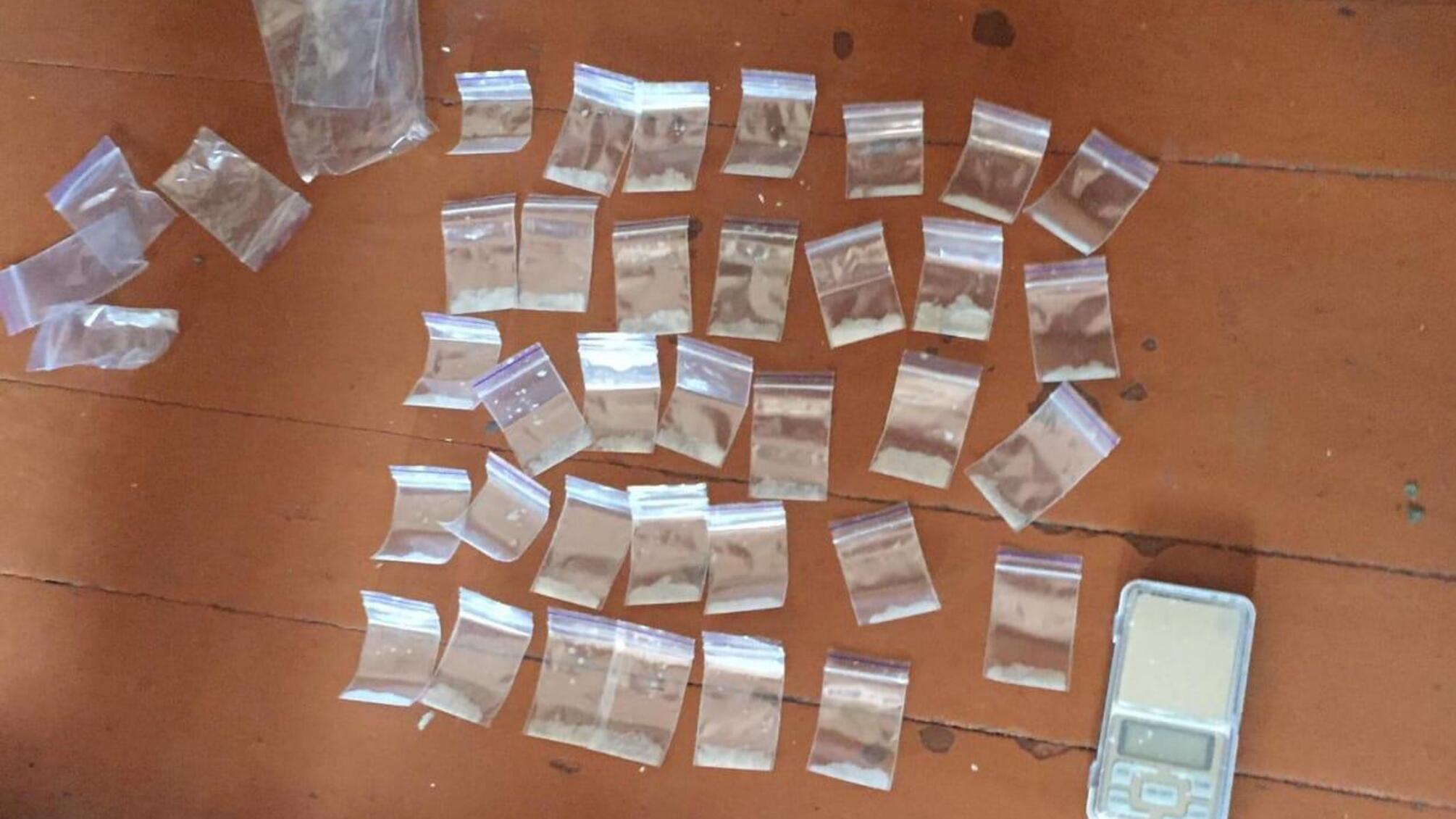 У Дніпрі поліцейські вилучили у членів злочинного угруповання наркотичні речовини на пів мільйона гривень