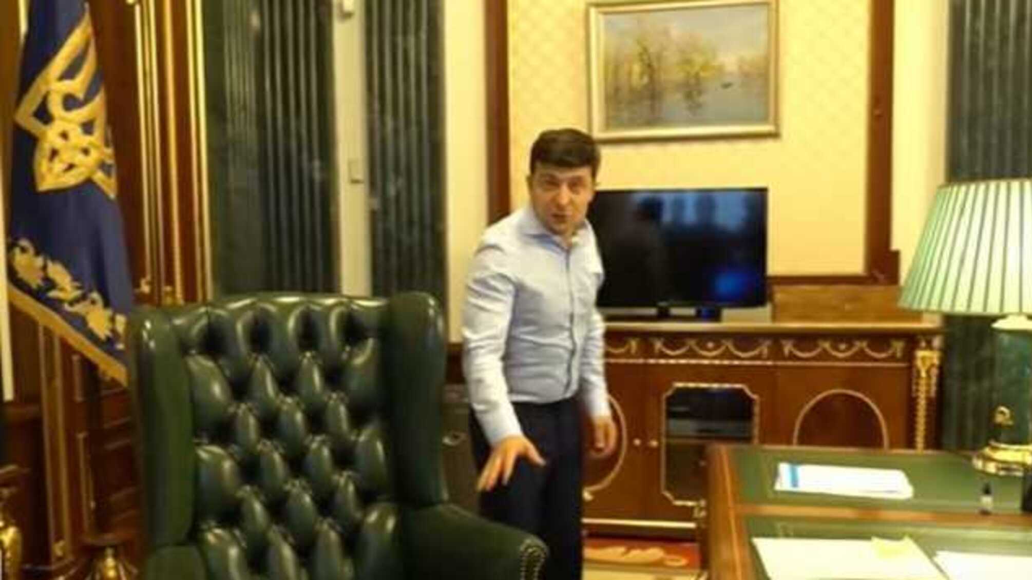 Зеленский объяснил, почему оставил в кабинете роскошь времен Януковича
