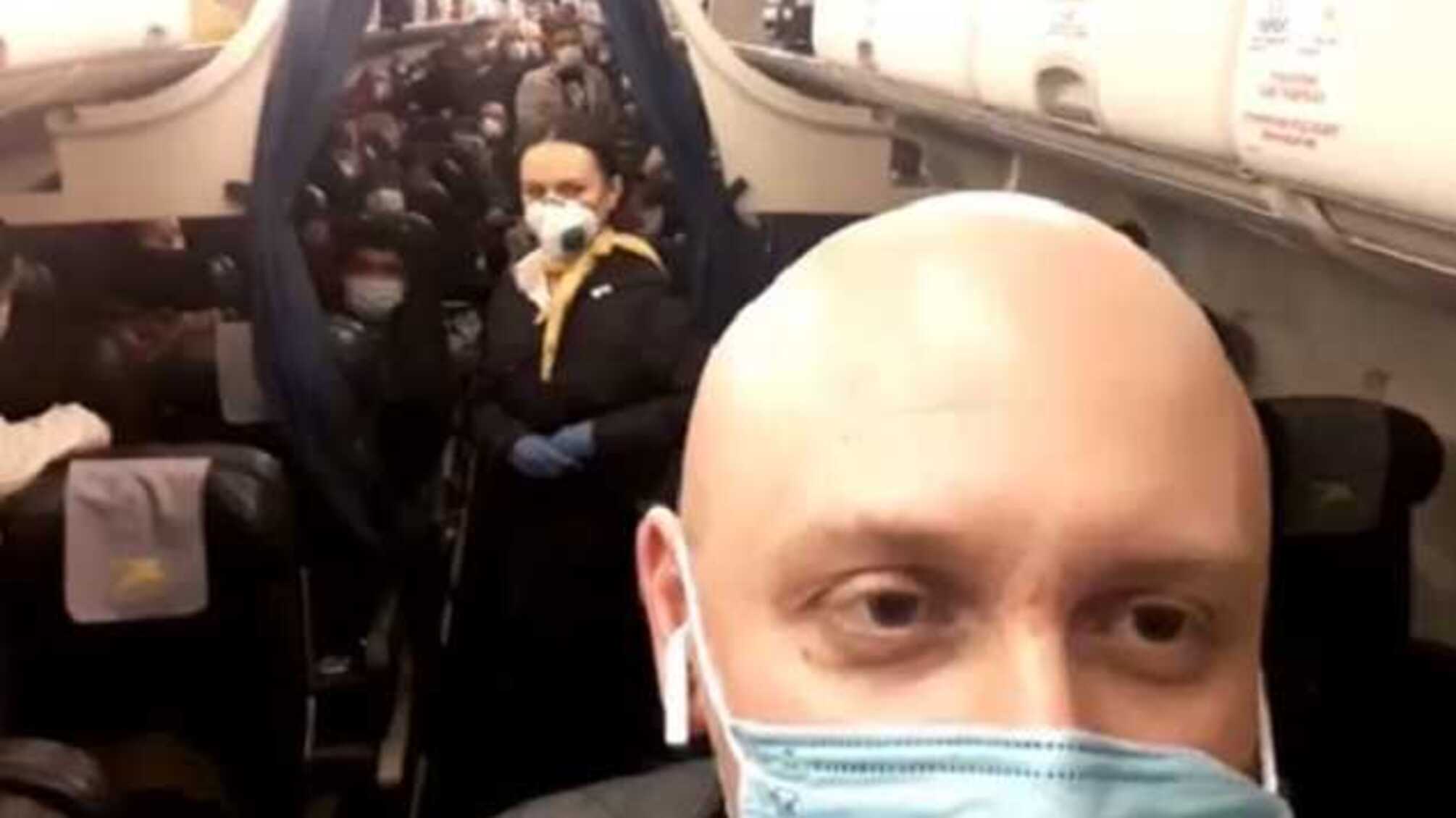 Появились пугающие подробности о пассажирах рейса Милан – Киев: были больны, кричали на экипаж