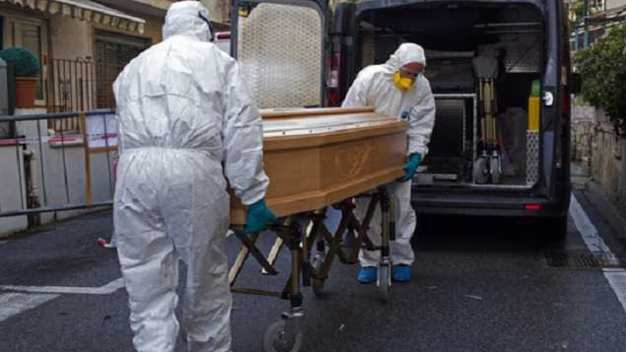 В Италии из-за коронавируса люди сидят дома с телами умерших родственников — The Washington Post