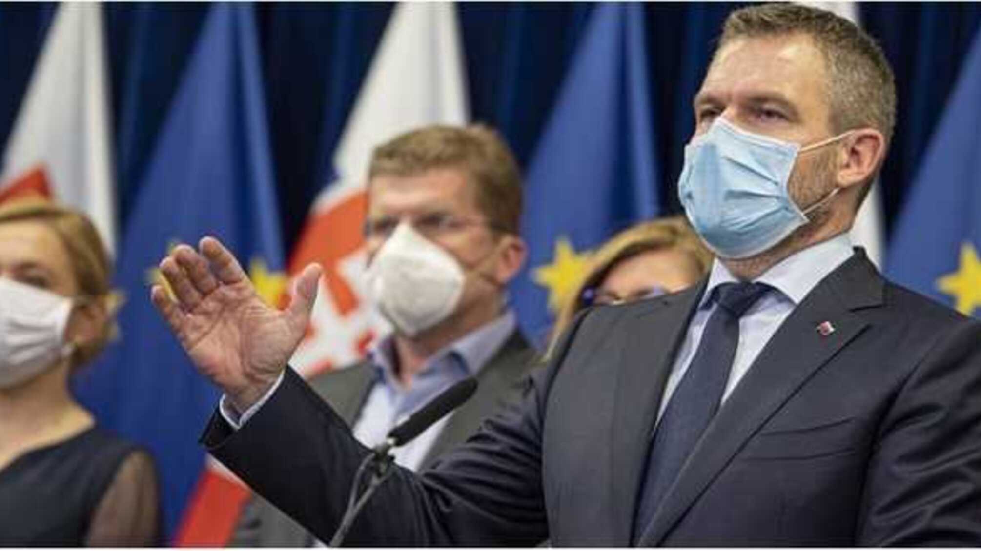 Премьер Словакии: Украина готова была продать 2 млн масок, но нас опередили немцы